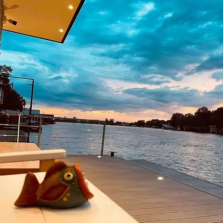 Buena Vista- Floating House Sava River Villa *