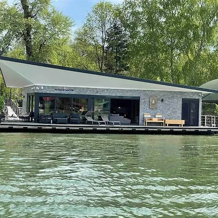 Buena Vista- Floating House Sava River 别墅 贝尔格莱德