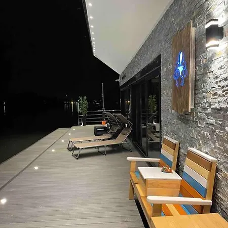 Buena Vista- Floating House Sava River * 贝尔格莱德