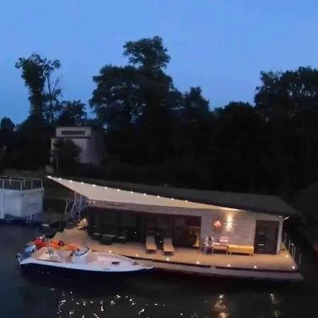 Buena Vista- Floating House Sava River 别墅 贝尔格莱德