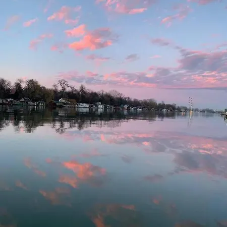 Buena Vista- Floating House Sava River *